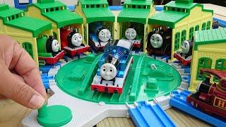 Plarail Thomas the Tank Engine  We played with the big turntable and engine shed toys!