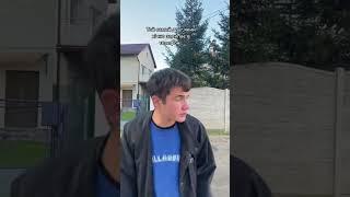 Друг який вічно в телефоні 