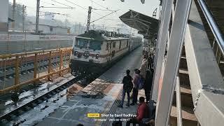 Perfect and Speedy Arrival of Mumbai Central - Ahmedabad Shatabdi Express At Surat.