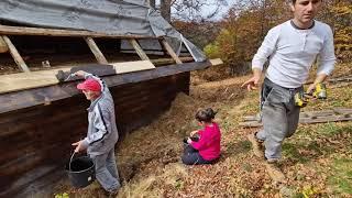 Punem invelitoare Ecologica pe acoperisul de la Cabana Minunata