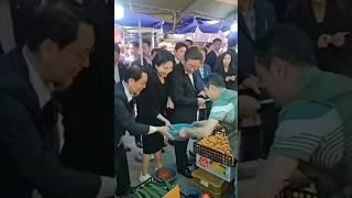이재명 대통령을 향한 과일가게 사장님의 인심#김혜경 #남성사계시장 #현충일 #shorts