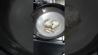 frying dried fish for breakfast||Ate Fhel Sg vlog #driedfish #breakfast #short