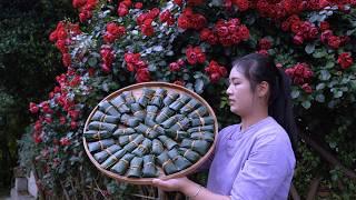 Delicious food wrapped in bamboo leaves, yellow sugar cake用竹叶包裹的美食，黄糖糕