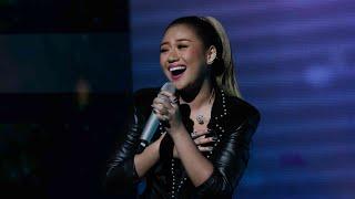 Morissette performs Heart's "This Dream" at the 24th Asian Television Awards