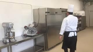 lezione di cucina :le attrezzature ,gli utensili e la coltelleria