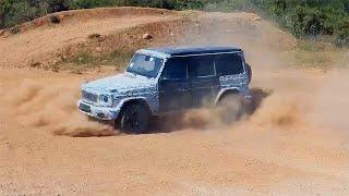 Mercedes EQG does a G-Turn (Tank Turn)