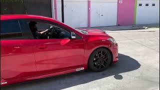 Mazdaspeed 3 con Axle back borla stype, downpipe y big turbo.