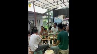 A big family with three brothers living together in a rural area in Hubei Province. They went Dutch
