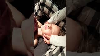 Massage visage enfant bébé par tata carine