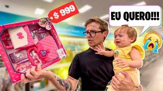 FURACÃO MILTON CHEGANDO! TUDO que a HAILEY ESCOLHER tenho que COMPRAR! Pai Também Vloga