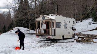 WE CAMPED IN AN ABANDONED CARAVAN PARK