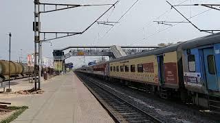 37323 KYN WAP7i negotiating DKAE at sectional speed hauling HWH PNBE JS Express.