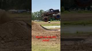 Sail Mega Truck Jumps Bricks Off-road Trucks Gone Wild ￼
