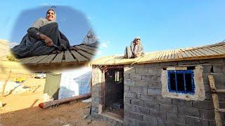 The fate of a nomadic hero: building a nomadic house