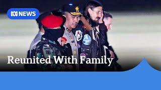 New Zealand pilot reunited with family after being released by Papuan rebels | ABC News