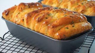 Garlic And Scallions Cheese Bread Pull Apart