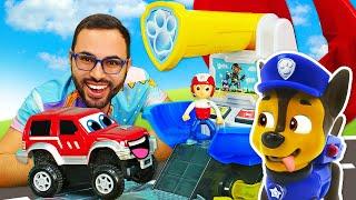 ¡A jugar con coche de juguete, Ryder y Paw Patrol! Video para niños.