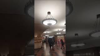 Выход из метро к Курскому вокзалу. Переход на разные линии метро.