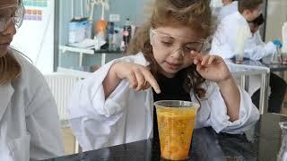 Wow Lab science experiments workshops for children in Romania. Wow Lab Mix 1