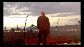 Queens Of The Stone Age - No One Knows, Live