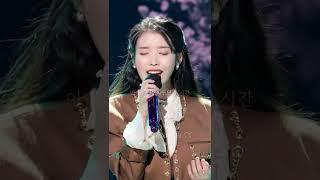 아이유가 지나간 자기혐오를 고백하는 방법