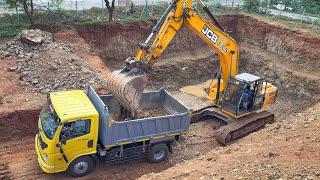 JCB 205 Excavator Dig Big Well Loading Mud in Eicher 2095 Truck and Case 770EX Backhoe Loader