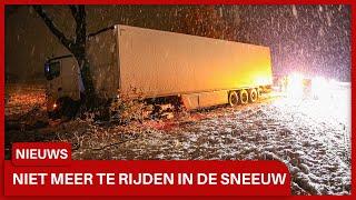 Chaos door sneeuwval, vrachtwagen tegen boom