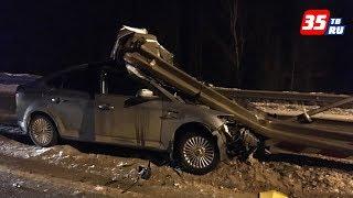 На вологодской трассе «Форд»  врезался в ограждение: водитель погиб, пассажир в коме