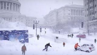 Sofia, Bulgaria is Freezing! Heavy snow buries cars and roads in Pernik!