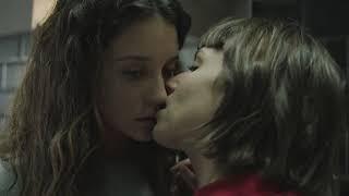 Tokyo and Alison Parker kissing scene - La casa de papel