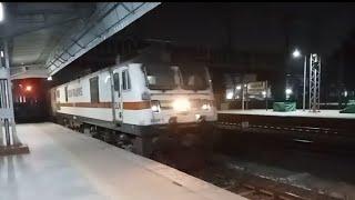 Ahmedabad - New Delhi Swarna jayanti Rajdhani Express Entering Sabarmati BG Railway Station