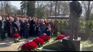 Церемония открытия памятника Владимиру Жириновскому. ЛДПР