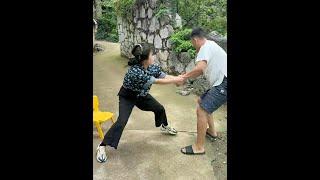 #农村夫妻搞笑视频# 搞笑视频纯属娱乐，开心就好 #内容启发搜索 #原创作品