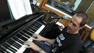 Elle etait si jolie - Arnon Friedman cover for Alain Barriere Song - העיר באפור