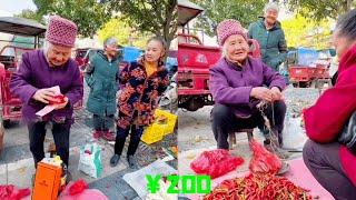 阿義假扮乞丐上街借錢，受到位80歲老奶奶的幫助，事後老人拿到阿義的紅包激動地都拿不住了！#Farm #tour【阿義走鄉村】