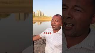 新疆喀什河邊烤魚90一公斤 一條443塊 外皮酥脆魚肉軟嫩太香了！