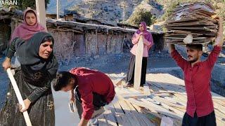 Nomadic life: the roof of the nomadic house: the roof of the nomadic house with strange materials