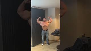 Derek Lunsford Posing at the Arnold Classic pt. 2