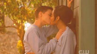 Batwoman 01x01 / Kiss Scenes - Kate Kane and Sophie Moore ( Ruby Rose and Meagan Tandy )