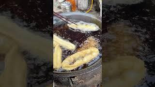 老式炸油条 这样炸出来的油条吃着才香，老乡你多久没有吃过这样的老式油条了？#人间烟火 #河南人 #炸油条 #农村美食 #河南美食