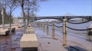 4/22/2013 -- Mississippi River Floods -- Moment the river overflows its banks