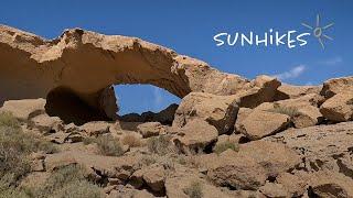 Schroffe Klippen, erodierte Felsen und der Steinbogen Arco de Tajao (4K)