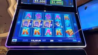 High limit piggy bankin! $200 per spin! #casino #vegas #slots #slotmachine