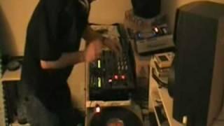Threesome VibeShock [ mixing 3 tracks @ the same time]