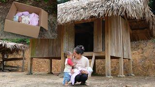 Single mother makes dried fish for storage - helping baby abandoned by parents