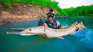 Swimming with Worlds Largest Freshwater Predators.. (DINOLAND) *World Records*