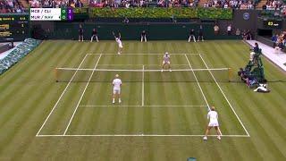 Martina Navratilova, Jamie Murray, John McEnroe and Kim Clijsters play out 39-shot rally