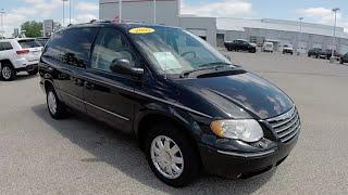 2005 Chrysler Town & Country Limited|P10882B