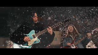 Vika & The Velvets perform "Please Come Home for Christmas"