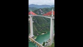 渝湘复线高速-彭水磨寨乌江特大桥，工程进入尾声，建成后将刷新亚洲同类桥型中第一高墩纪录！#中国桥梁#世界纪录#厉害了我的国